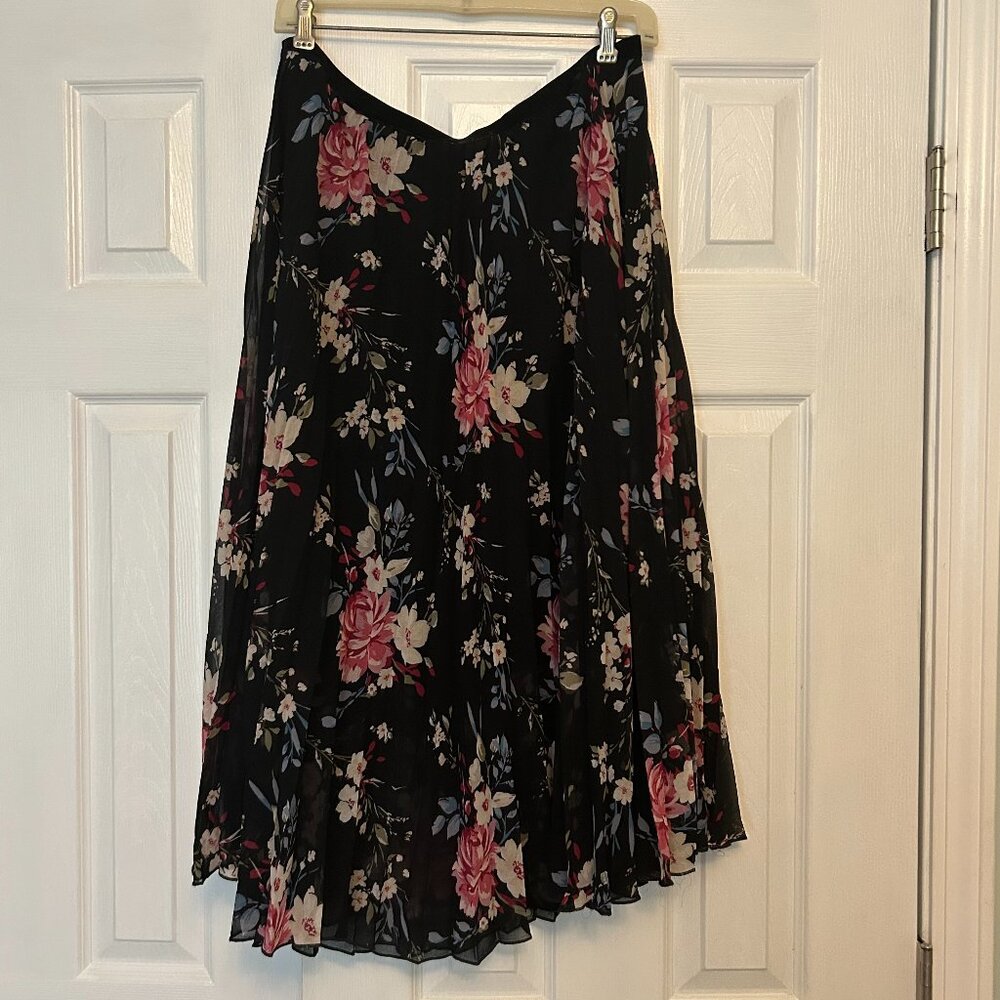 WHBM Aline Pleated Skirt Size L Black with Flower pattern